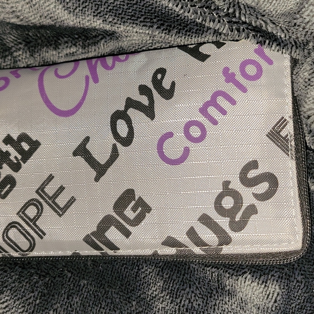 Tote in a wallet size. Great for when u need an extra bag. For shopping beach